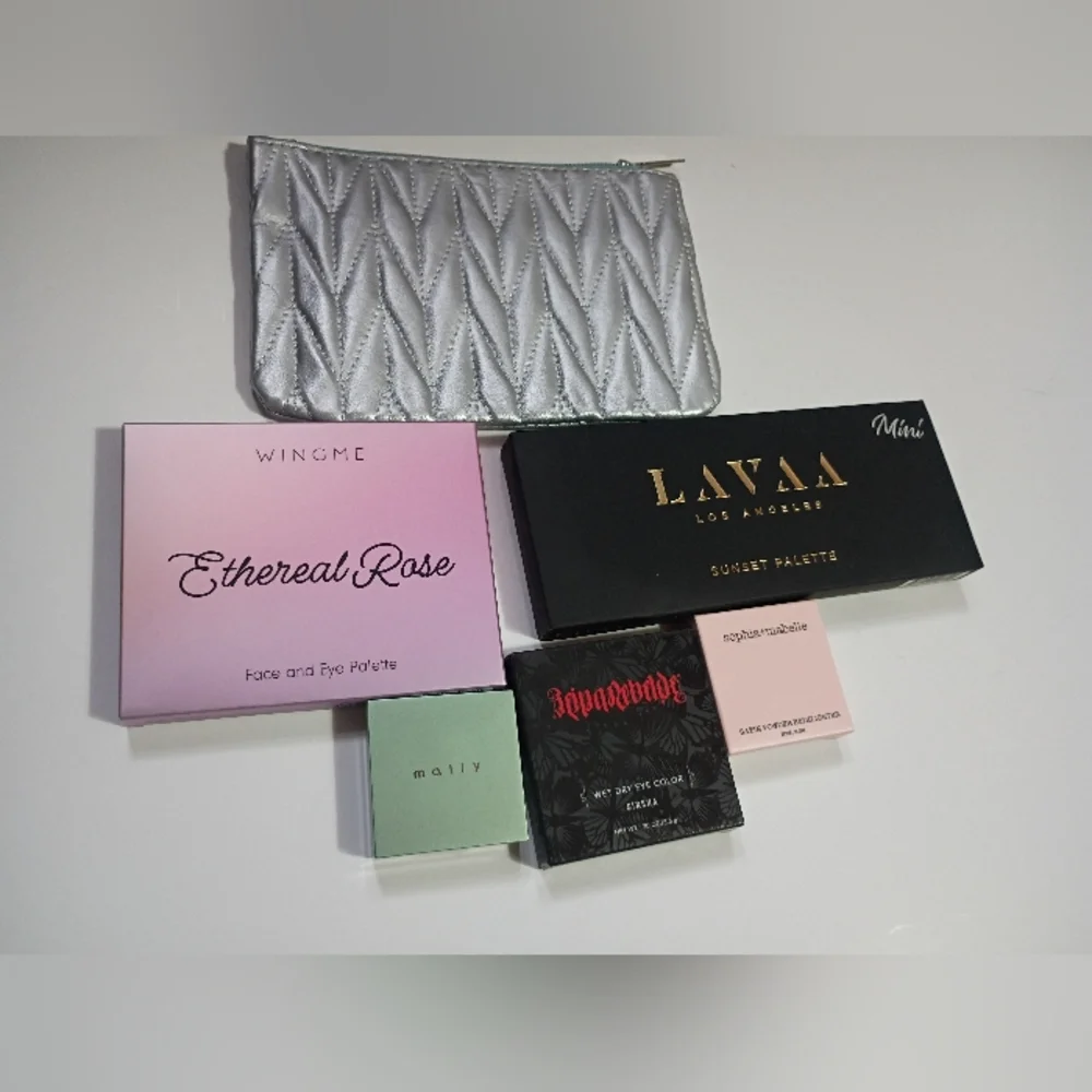 Makeup Palette Bundle –‎ 2 Palettes + Mini Palette & 2 Highlighters – New